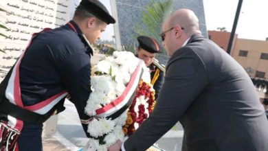Photo of محافظ بني سويف يضع إكليل الزهور على النصب التذكاري احتفالاً بعيد الشرطة الـــ 71