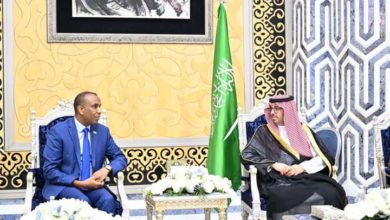 Photo of رئيس الوزراء الصومالي يصل إلى جدة