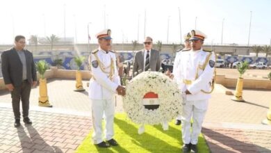 Photo of محافظ كفر الشيخ يضع إكليل الزهور على النصب التذكاري لشهداء معركة البرلس البحرية في العيد القومى للمحافظة