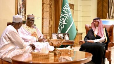 Photo of محافظ جدة الأمير سعود بن جلوي يستقبل القنصل العام لجمهورية الكاميرون بجدة