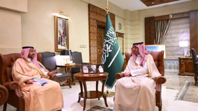 Photo of الأمير سعود بن جلوي يتسلّم التقرير السنوي للنادي الأدبي الثقافي بجدة