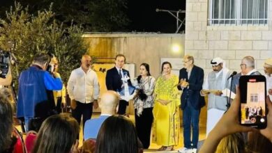Photo of مسرحية جنون الحمائم.. تحرز جائزة مهرجان الرحالة الدولي للفضاءات المغايرة بالأردن .
